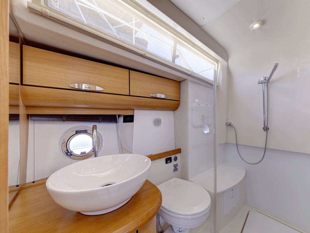 Bella Sink and Toilet